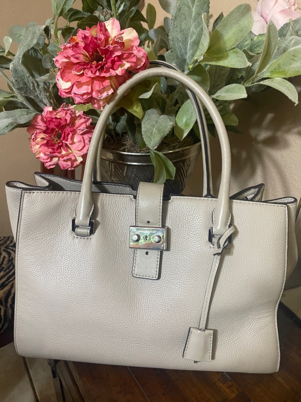 Michael Kors Elegant Pebbled Leather Tote Bag in Light Taupe great condition